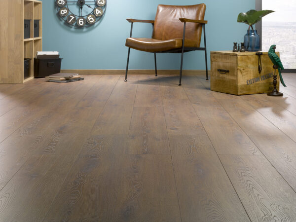 Laminate Alsapan - Chestnut Oak(528) 12mm AC6